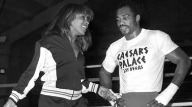 La historia detrás de la icónica foto entre Ken Norton y Tina Turner (+FOTO)