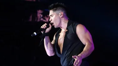 ¡Calentando motores! Chyno Miranda cautiva a sus seguidores con una nueva canción