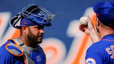 MLB: Omar Narváez continuará su rehabilitación en Triple A