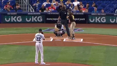 MLB: Así fue el primer duelo de la temporada entre Sandy Alcántara y Fernando Tatis Jr. (+VIDEO)