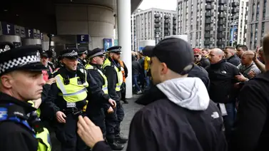 Champions League: Fan del Barcelona es retirado de Wembley por la policía de Londres (+Video) Champions League: Fan del Barcelona es retirado de Wembley por la policía de Londres (+Video)