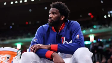 NBA: Reconocidos ex futbolistas se sorprenden con la estatura de Joel Embiid en la Final de la Champions League