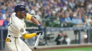 MLB: Jackson Chourio desaparece la pelota con este kilométrico batazo (+Video)