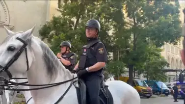 Champions League: El padre de Dani Carvajal, policía, escoltando a caballo el bus del Real Madrid (+ Video) Champions League: El padre de Dani Carvajal, policía, escoltando a caballo el bus del Real Madrid (+ Video)