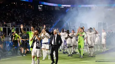 Real Madrid celebró junto a su afición en el Santiago Bernabéu Real Madrid celebró junto a su afición en el Santiago Bernabéu