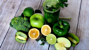 Especialista revela los increíbles beneficios de los jugos verdes