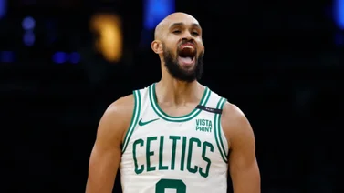 NBA: ¡No en mi casa! Así fue el bestial bloqueo de Derrick White ante Kyrie Irving (+Video)