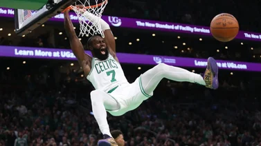 NBA: ¡Con permiso! Jaylen Brown entierra una volcada y levanta al público en el TD Garden (+Video)