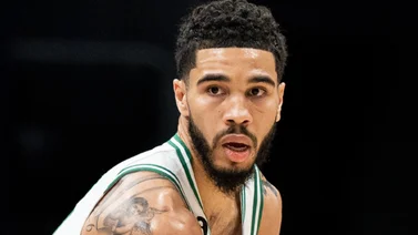 NBA: Jayson Tatum dice presente en el marcador para Boston Celtics en el tercer cuarto (+Video)