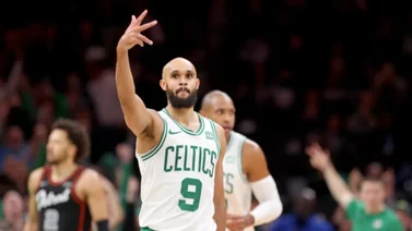 NBA: ¡Llueve y no escampa! Derrick White aumenta la diferencia a favor de Boston con un triple (+Video)