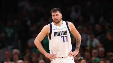 NBA: Luka Doncic iguala a Larry Bird en esta histórica estadística