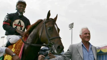 Multimillonario propietario de caballos detenido y acusado de asalto sexual en Canadá
