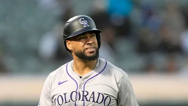 MLB: ¡Alarmas encendidas! Elías Díaz sale del juego con grandes muestras de dolor 