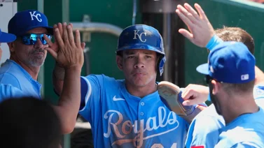 MLB: Freddy Fermín evita el cero de Kansas City con este tablazo (+ Video)