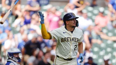 MLB: Willy Adames la "desaparece" y amplía la ventaja de Cerveceros (+Video)