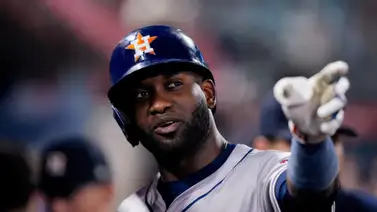 MLB: Yordan Álvarez le daña la noche al pitcher estrella de los Gigantes (+Video) MLB: Yordan Álvarez le daña la noche al pitcher estrella de los Gigantes (+Video)