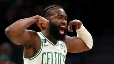 NBA: ¡Tiembla la Tierra! Jaylen Brown estremece el American Airlines Center con esta volcada (+Video)