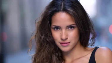Hija de Ricardo Arjona come arepa hecha por su madrasta ¿Jason Mamoa también?