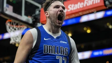 NBA: ¡Puente sobre el cielo! Luka Doncic consigue a Derrick Jones Jr. en las alturas del TD Garden (+Video)