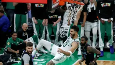 NBA: ¡Que lo defiendan dos más! Jayson Tatum demuestra toda su fortaleza al conseguir una falta y vale (+Video) NBA: ¡Que lo defiendan dos más! Jayson Tatum demuestra toda su fortaleza al conseguir una falta y vale (+Video)
