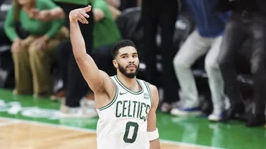NBA: ¡Imparable! Así fue el triple deJayson Tatum sobre la defensa de Luka Doncic en el TD Garden (+Video)