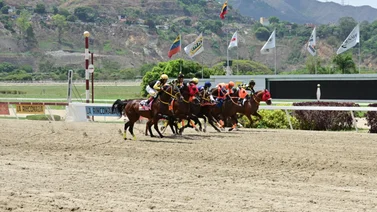 Reaparece en La Rinconada nieto de Águila Negra luego de 112 días sin correr en pruebas públicas 