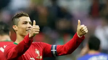 Cristiano Ronaldo hace realidad el sueño de un invasor de campo (+Foto) Cristiano Ronaldo hace realidad el sueño de un invasor de campo (+Foto)