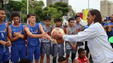 Con una toma deportiva en Plaza Venezuela, IND celebró 75 años Con una toma deportiva en Plaza Venezuela, IND celebró 75 años