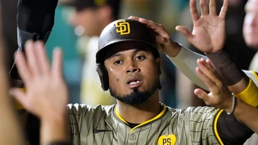MLB: Luis Arráez cerró modo "Regadera" la semana con los Padres de San Diego (+video)