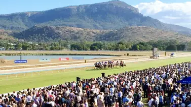 Suspendido seis semanas jockey transgénero por comentario racista a un colega Suspendido seis semanas jockey transgénero por comentario racista a un colega