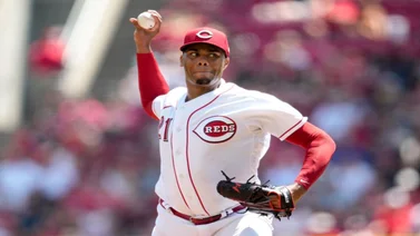 MLB: Mira cómo este lanzador vomita en pleno montículo (+video)