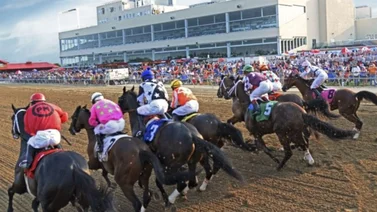 Aprendiz de 16 años gana dos carreras en hipódromo de Estados Unidos 
