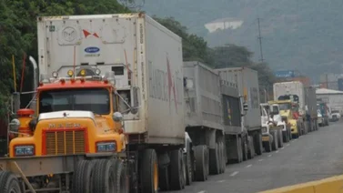 Anuncian la restricción de vehículos de carga pesada en el puente Angostura