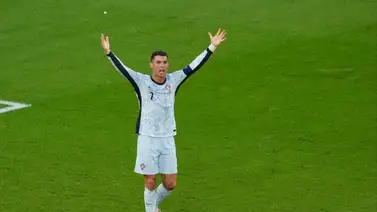 Cristiano Ronaldo pide penal de forma airada ante Georgia (+Video) Cristiano Ronaldo pide penal de forma airada ante Georgia (+Video)