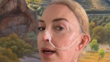 Tras ser víctima de un infarto cerebral, la actriz Laura Flores preocupa al aparecer entubada 
