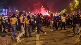 Dos muertos y 559 detenidos en celebraciones de la Champions en París 