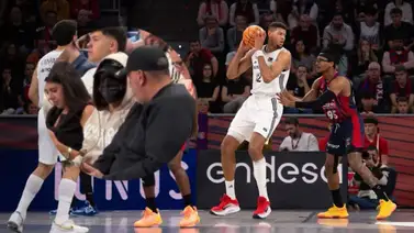 Espectador enmascarado sorprende a todos en la Liga Endesa (+video) Espectador enmascarado sorprende a todos en la Liga Endesa (+video)