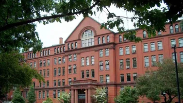 Harvard inicia demanda contra Trump para proteger visas de estudiantes