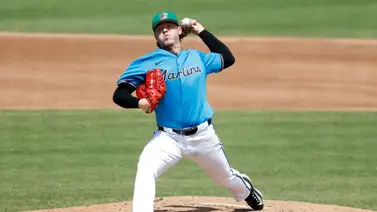 MLB: ¡Insólito! Vea cómo este lanzador recibe un pelotazo en la cabeza por parte de su receptor (+video) MLB: ¡Insólito! Vea cómo este lanzador recibe un pelotazo en la cabeza por parte de su receptor (+video)