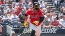 MLB: ¡Conmovedor! Carlos Santana conecta grand slam en un día muy especial