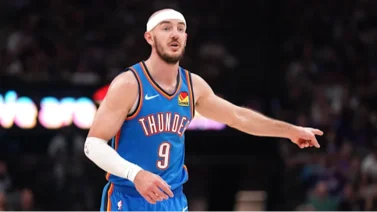 NBA: Alex Caruso le roba la cartera a Tyrese Haliburton y suma dos para el Thunder (+Video)