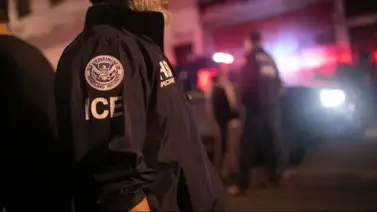 Redadas ICE en Chicago: Conoce tus derechos y documentos clave para evitar arrestos Redadas ICE en Chicago: Conoce tus derechos y documentos clave para evitar arrestos