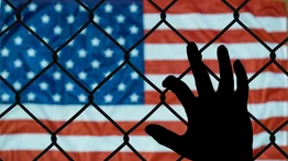 Multas millonarias para inmigrantes que ignoren órdenes de deportación