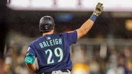 MLB: ¡Histórico! Cal Raleigh le tumbó récord al legendario Iván Rodríguez (+Detalles)