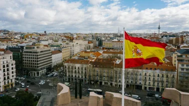 España prevé regularizar esta cantidad de migrantes por arraigo en el 2025 