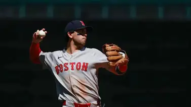 MLB: Prospecto de Boston debuta como camarero (+Info) MLB: Prospecto de Boston debuta como camarero (+Info)