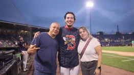 MiLB: Joshua Cornielly y sus padres vivieron emotivo momento en los Estados Unidos (+Detalles)