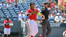 MLB: Pelotazo a José Ramírez lo deja fuera del lineup este viernes (+Info)