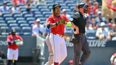MLB: Pelotazo a José Ramírez lo deja fuera del lineup este viernes (+Info)