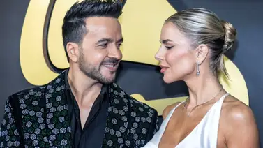 Luis Fonsi "en llamas" tras el desfile en traje de baño de su esposa Luis Fonsi "en llamas" tras el desfile en traje de baño de su esposa